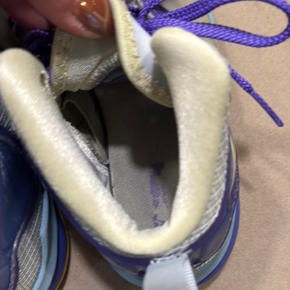 Nike LeBron 19s - Picture 7 of 9